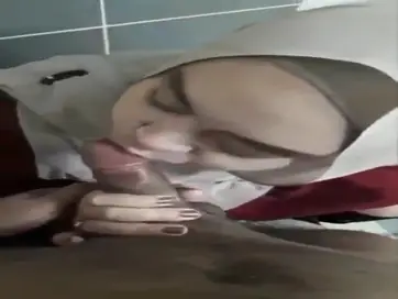 Bokep Jilbab Alim di Kost Dihajar Crot Dalam poster